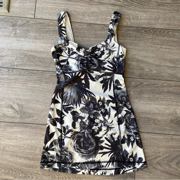 LULULEMON Aria Tank II Brisk Bloom Black White - Picture 4 of 14